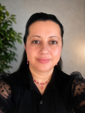 BURÇİN KAHRAMAN: Yazmanın her türlüsü yaşanmaya değer şeylere atılan bir imza ni...